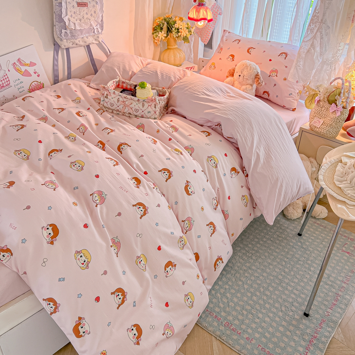 91家纺网 家纺一手货源 找家纺 盼季家纺 2025新款奶油风小清新学生宿舍床上三件套寝室上下铺床单被套床笠三件套 简单款-不二小女孩