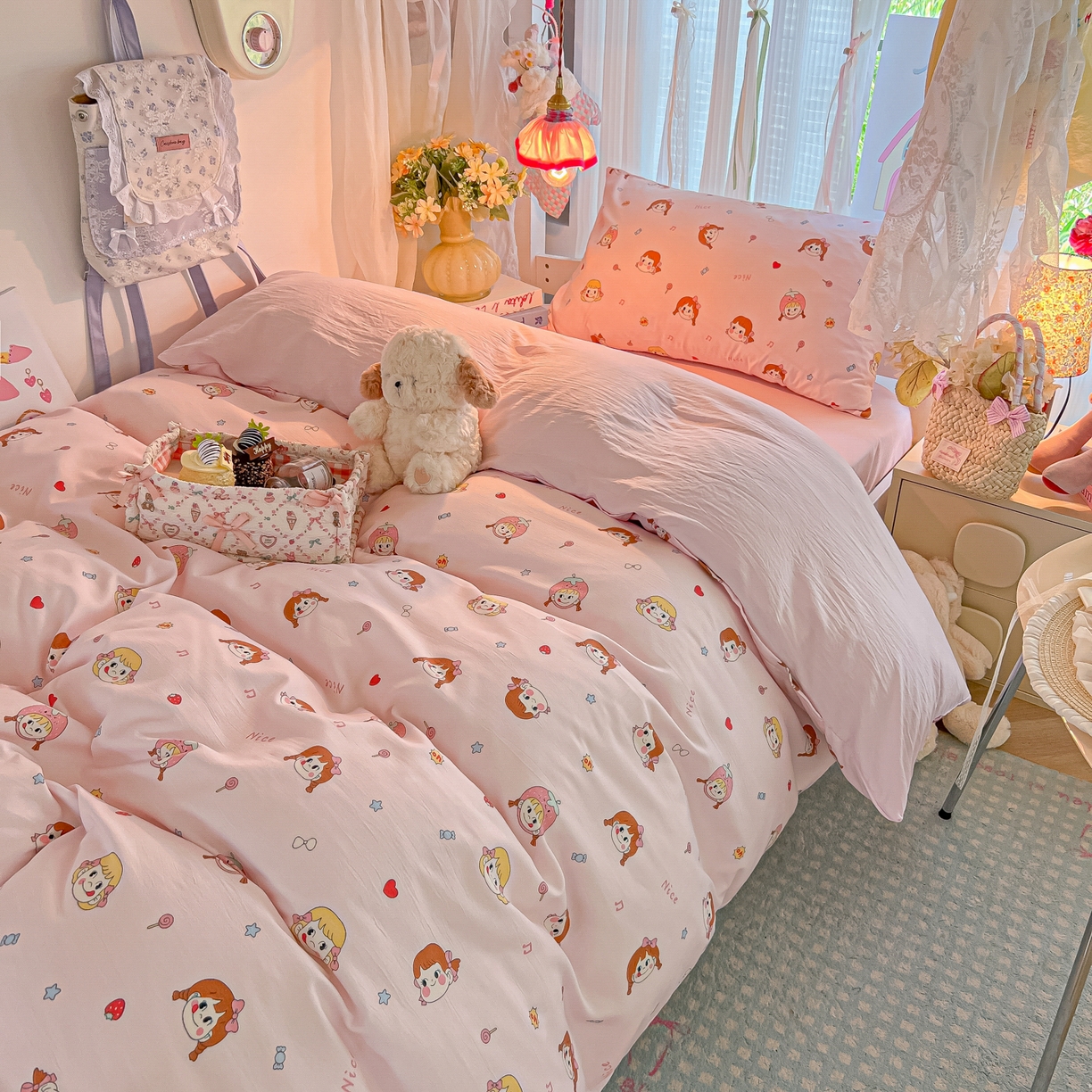 91家纺网 家纺一手货源 找家纺 盼季家纺 2025新款奶油风小清新学生宿舍床上三件套寝室上下铺床单被套床笠三件套 简单款-不二小女孩