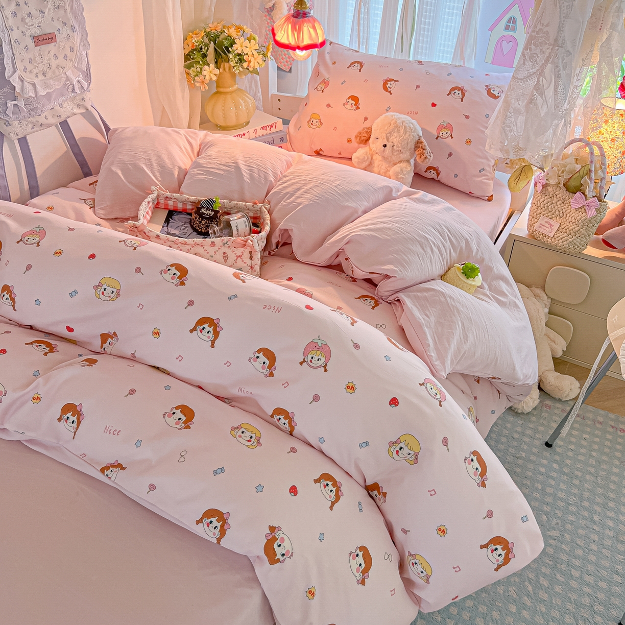 91家纺网 家纺一手货源 找家纺 盼季家纺 2025新款奶油风小清新学生宿舍床上三件套寝室上下铺床单被套床笠三件套 简单款-不二小女孩