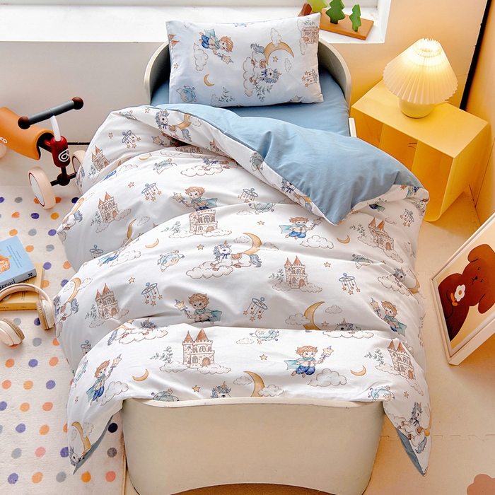 91家纺网 家纺一手货源 找家纺 （总）梵赫 2025新款纯棉A类50*50数码卡通小版婴童套件幼儿园三件套