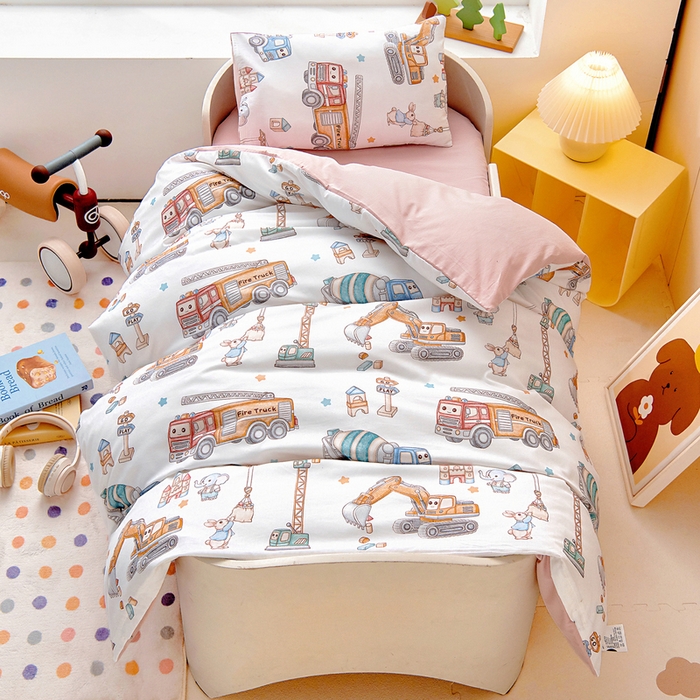 91家纺网 家纺一手货源 找家纺 （总）梵赫 2025新款纯棉A类50*50数码卡通小版婴童套件幼儿园三件套