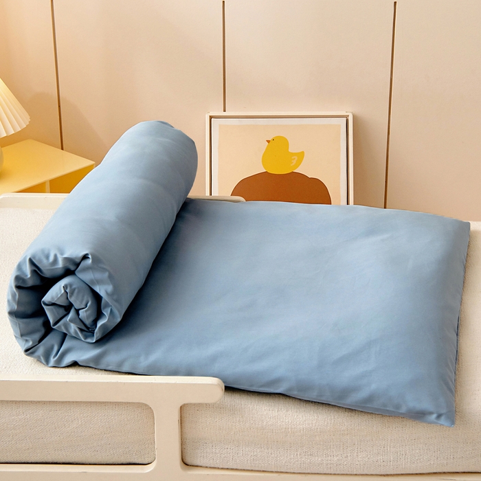 91家纺网 家纺一手货源 找家纺 梵赫 2025新款纯棉A类50*50数码卡通小版婴童套件幼儿园三件套 飞马小王子