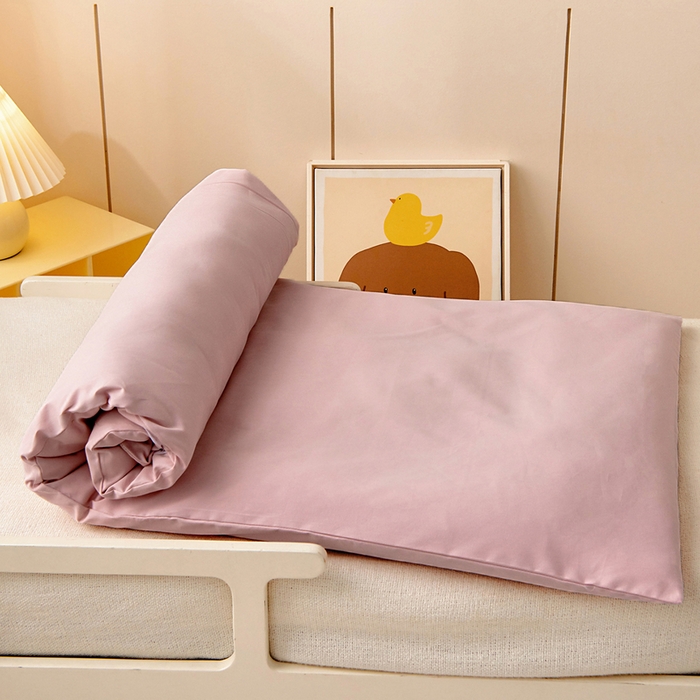 91家纺网 家纺一手货源 找家纺 梵赫 2025新款纯棉A类50*50数码卡通小版婴童套件幼儿园三件套 工程车乐园