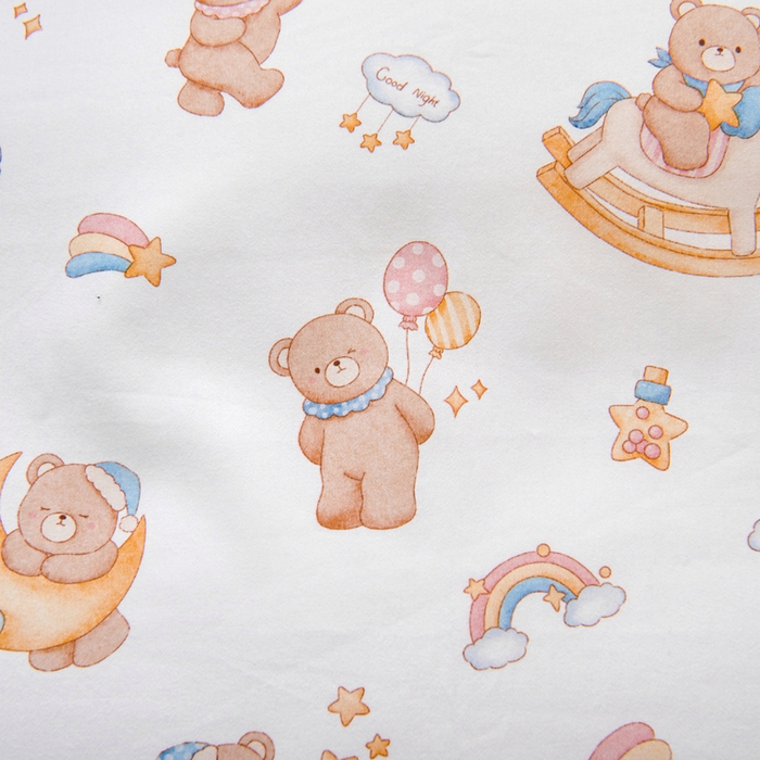 91家纺网 家纺一手货源 找家纺 梵赫 2025新款纯棉A类50*50数码卡通小版婴童套件幼儿园三件套 小熊小熊呀