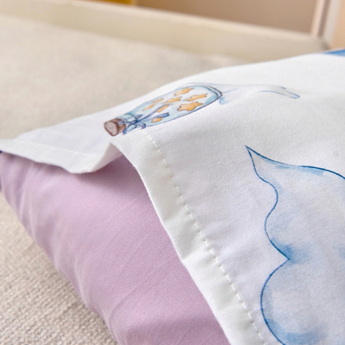 91家纺网 家纺一手货源 找家纺 梵赫 2025新款纯棉A类50*50数码卡通小版婴童套件幼儿园三件套 星空宇航员