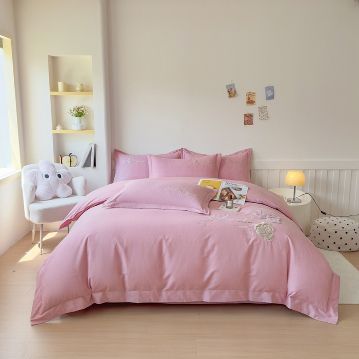 91家纺网 家纺一手货源 找家纺 江南春家纺 [雅—轻绒]2025全棉高支高密立体刺绣生态磨毛加绒四件套 玫瑰物语-丝绒豆沙