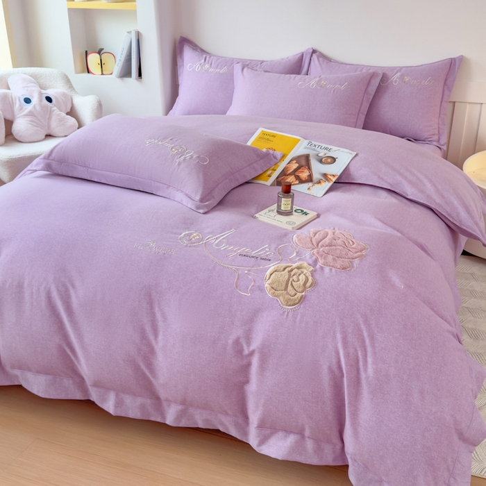 91家纺网 家纺一手货源 找家纺 江南春家纺 [雅—轻绒]2025全棉高支高密立体刺绣生态磨毛加绒四件套 玫瑰物语-极光紫