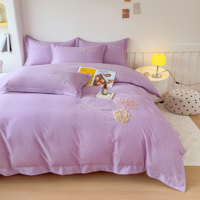 91家纺网 家纺一手货源 找家纺 江南春家纺 [雅—轻绒]2025全棉高支高密立体刺绣生态磨毛加绒四件套 玫瑰物语-极光紫