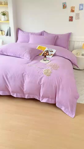 91家纺网 家纺一手货源 找家纺 江南春家纺 [雅—轻绒]2025全棉高支高密立体刺绣生态磨毛加绒四件套 玫瑰物语-极光紫