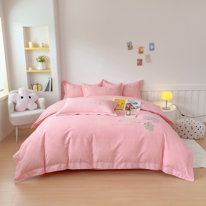 91家纺网 家纺一手货源 找家纺 江南春家纺 [雅—轻绒]2025全棉高支高密立体刺绣生态磨毛加绒四件套 玫瑰物语-绮丽粉