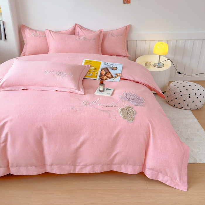 91家纺网 家纺一手货源 找家纺 江南春家纺 [雅—轻绒]2025全棉高支高密立体刺绣生态磨毛加绒四件套 玫瑰物语-绮丽粉