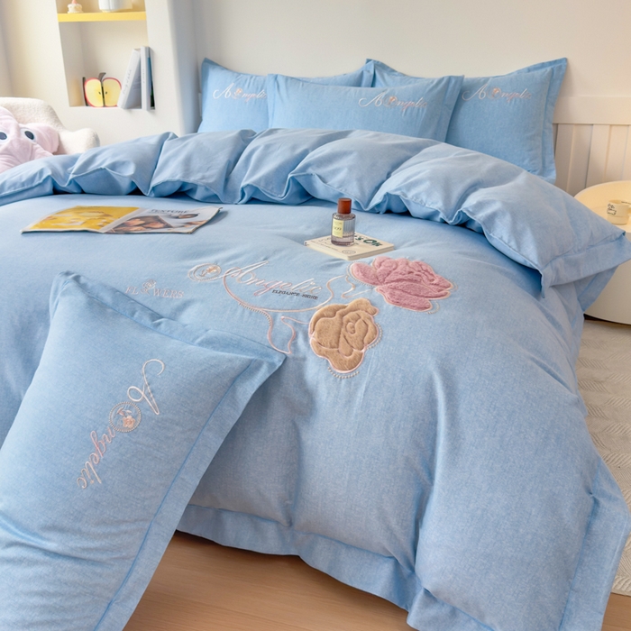 江南春家纺[雅—轻绒] 2025全棉高支高密立体刺绣生态磨毛加绒四件套 玫瑰物语-水光蓝