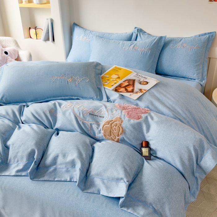 91家纺网 家纺一手货源 找家纺 江南春家纺 [雅—轻绒]2025全棉高支高密立体刺绣生态磨毛加绒四件套 玫瑰物语-水光蓝