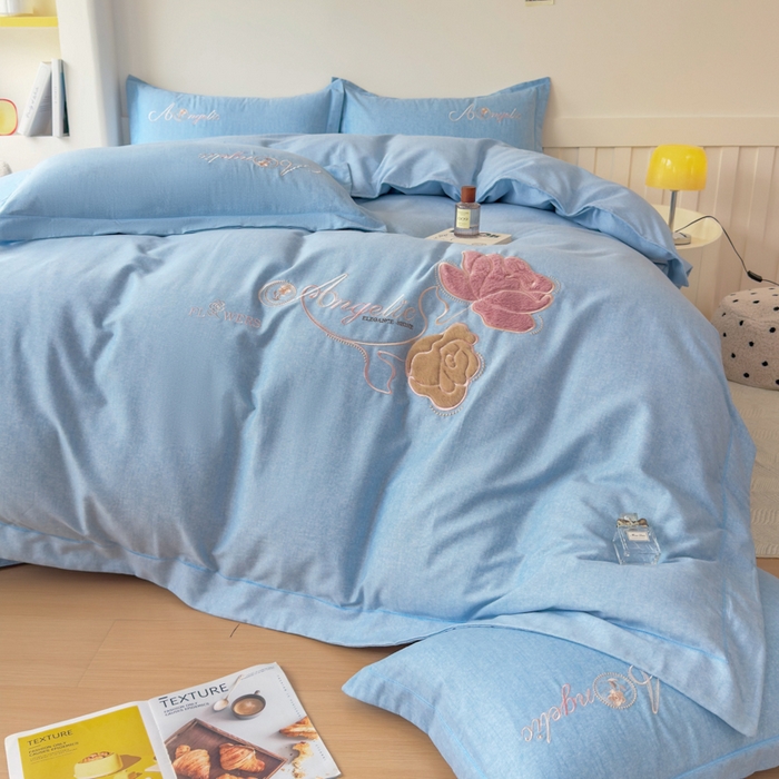 91家纺网 家纺一手货源 找家纺 江南春家纺 [雅—轻绒]2025全棉高支高密立体刺绣生态磨毛加绒四件套 玫瑰物语-水光蓝