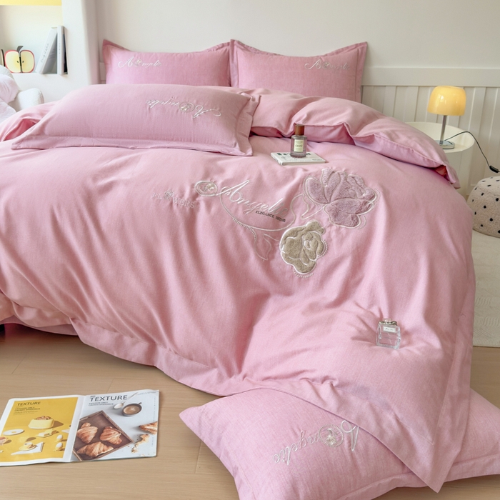 91家纺网 家纺一手货源 找家纺 江南春家纺 [雅—轻绒]2025全棉高支高密立体刺绣生态磨毛加绒四件套 玫瑰物语-丝绒豆沙