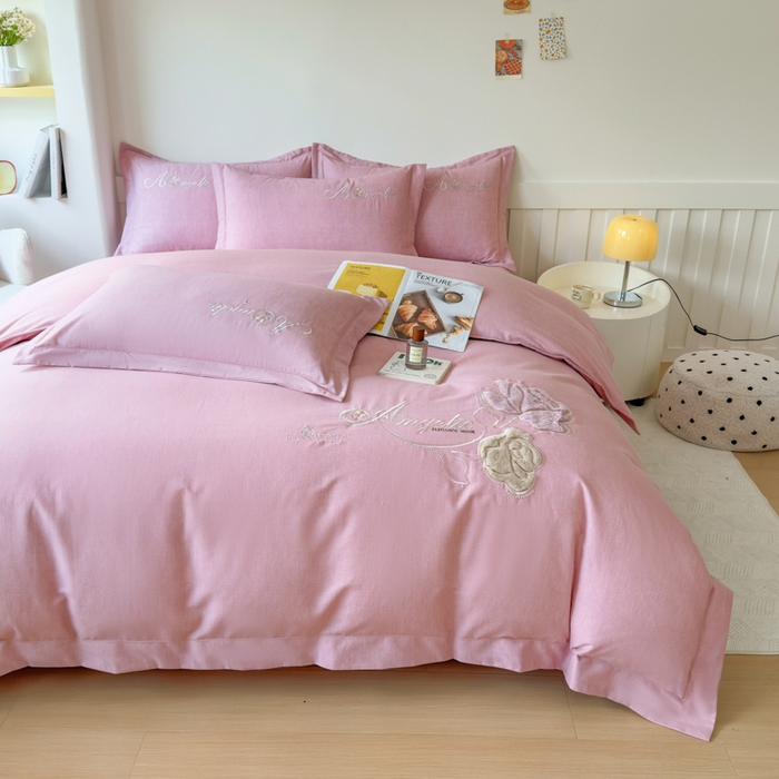 91家纺网 家纺一手货源 找家纺 江南春家纺 [雅—轻绒]2025全棉高支高密立体刺绣生态磨毛加绒四件套 玫瑰物语-丝绒豆沙