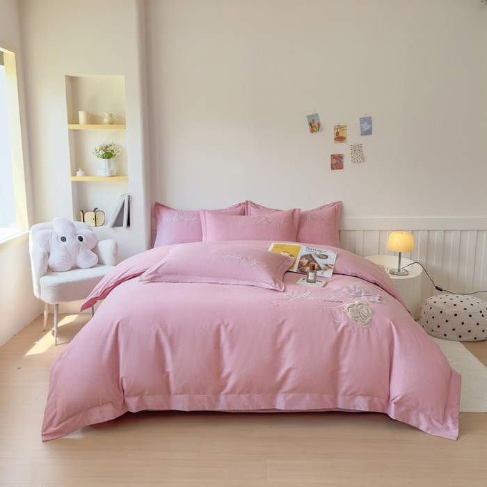 91家纺网 家纺一手货源 找家纺 江南春家纺 [雅—轻绒]2025全棉高支高密立体刺绣生态磨毛加绒四件套 玫瑰物语-丝绒豆沙