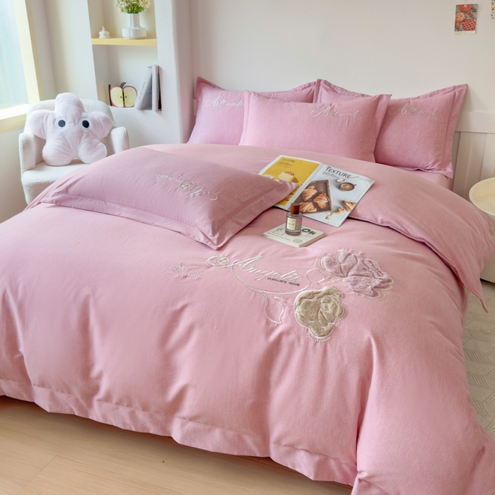 91家纺网 家纺一手货源 找家纺 江南春家纺 [雅—轻绒]2025全棉高支高密立体刺绣生态磨毛加绒四件套 玫瑰物语-丝绒豆沙