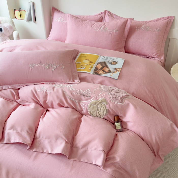 91家纺网 家纺一手货源 找家纺 江南春家纺 [雅—轻绒]2025全棉高支高密立体刺绣生态磨毛加绒四件套 玫瑰物语-丝绒豆沙