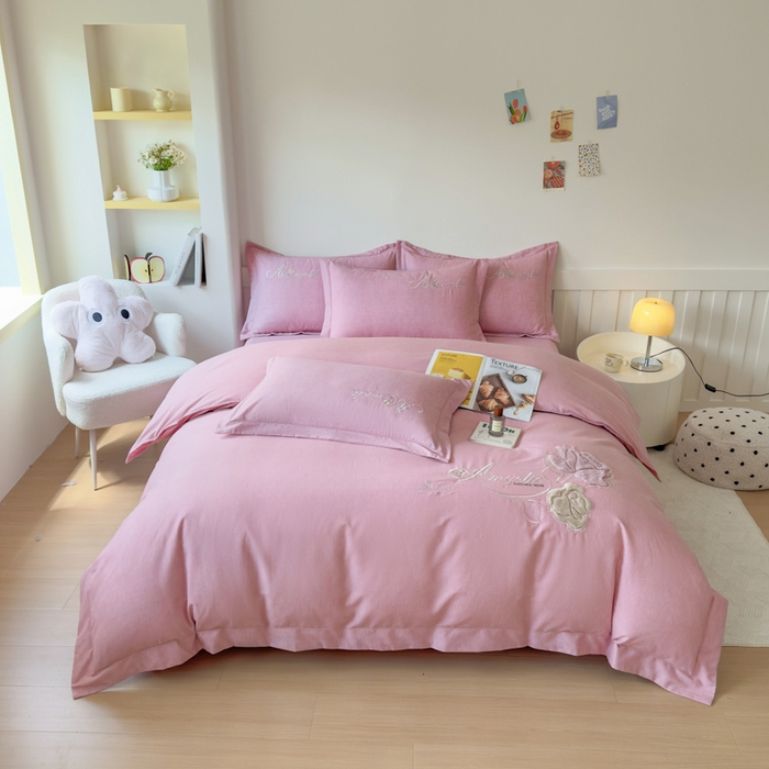 91家纺网 家纺一手货源 找家纺 江南春家纺 [雅—轻绒]2025全棉高支高密立体刺绣生态磨毛加绒四件套 玫瑰物语-丝绒豆沙