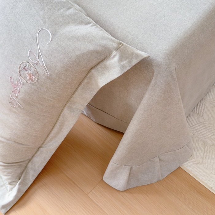 91家纺网 家纺一手货源 找家纺 江南春家纺 [雅—轻绒]2025全棉高支高密立体刺绣生态磨毛加绒四件套 玫瑰物语-炭烧咖