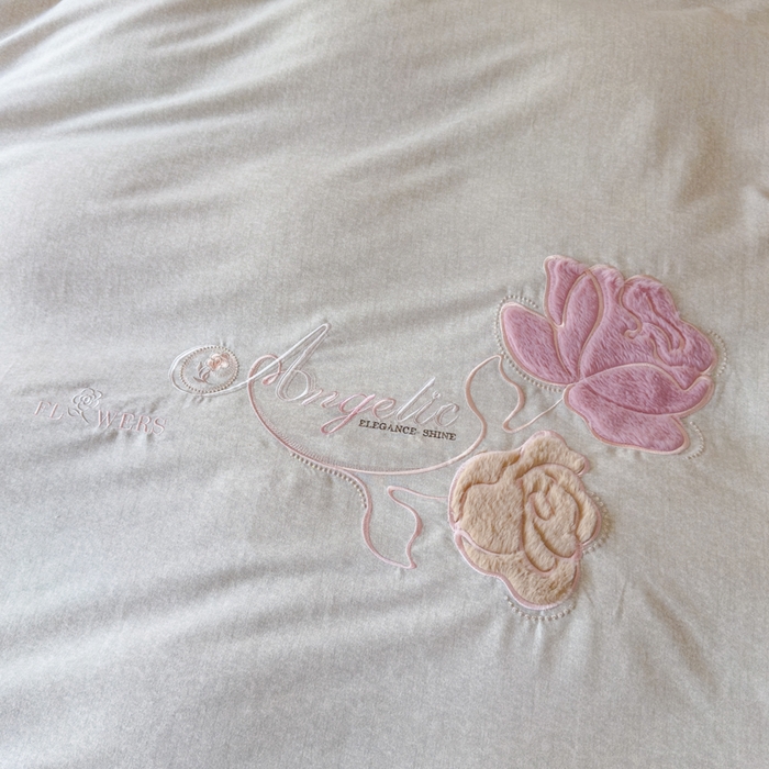 91家纺网 家纺一手货源 找家纺 江南春家纺 [雅—轻绒]2025全棉高支高密立体刺绣生态磨毛加绒四件套 玫瑰物语-炭烧咖