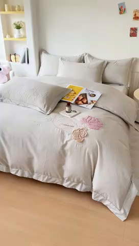 91家纺网 家纺一手货源 找家纺 江南春家纺 [雅—轻绒]2025全棉高支高密立体刺绣生态磨毛加绒四件套 玫瑰物语-炭烧咖