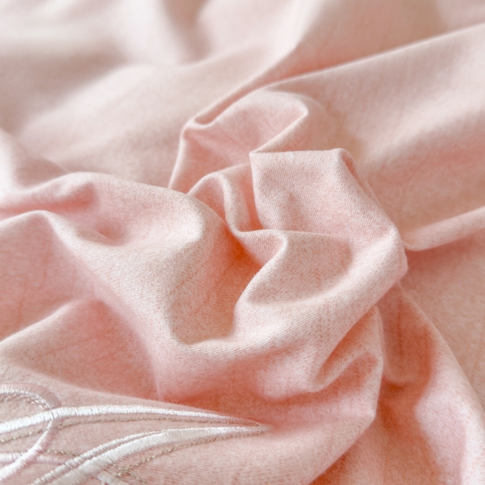 91家纺网 家纺一手货源 找家纺 江南春家纺 [雅—轻绒]2025全棉高支高密立体刺绣生态磨毛加绒四件套 玫瑰物语-珍珠砂