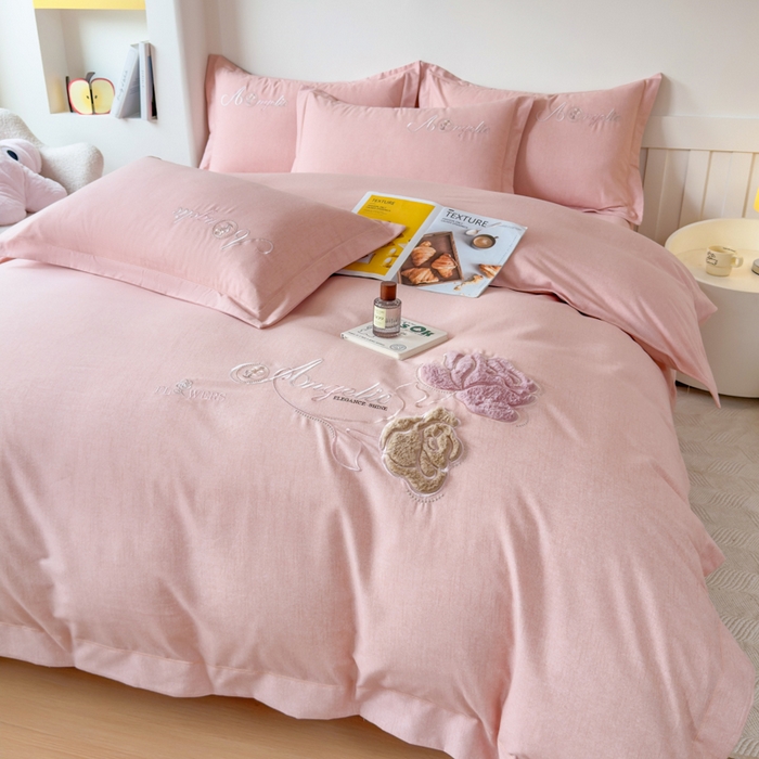 91家纺网 家纺一手货源 找家纺 江南春家纺 [雅—轻绒]2025全棉高支高密立体刺绣生态磨毛加绒四件套 玫瑰物语-珍珠砂