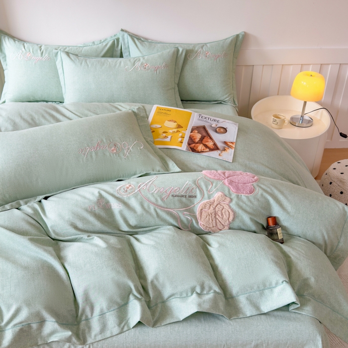 91家纺网 家纺一手货源 找家纺 江南春家纺 [雅—轻绒]2025全棉高支高密立体刺绣生态磨毛加绒四件套 玫瑰物语-竹青绿