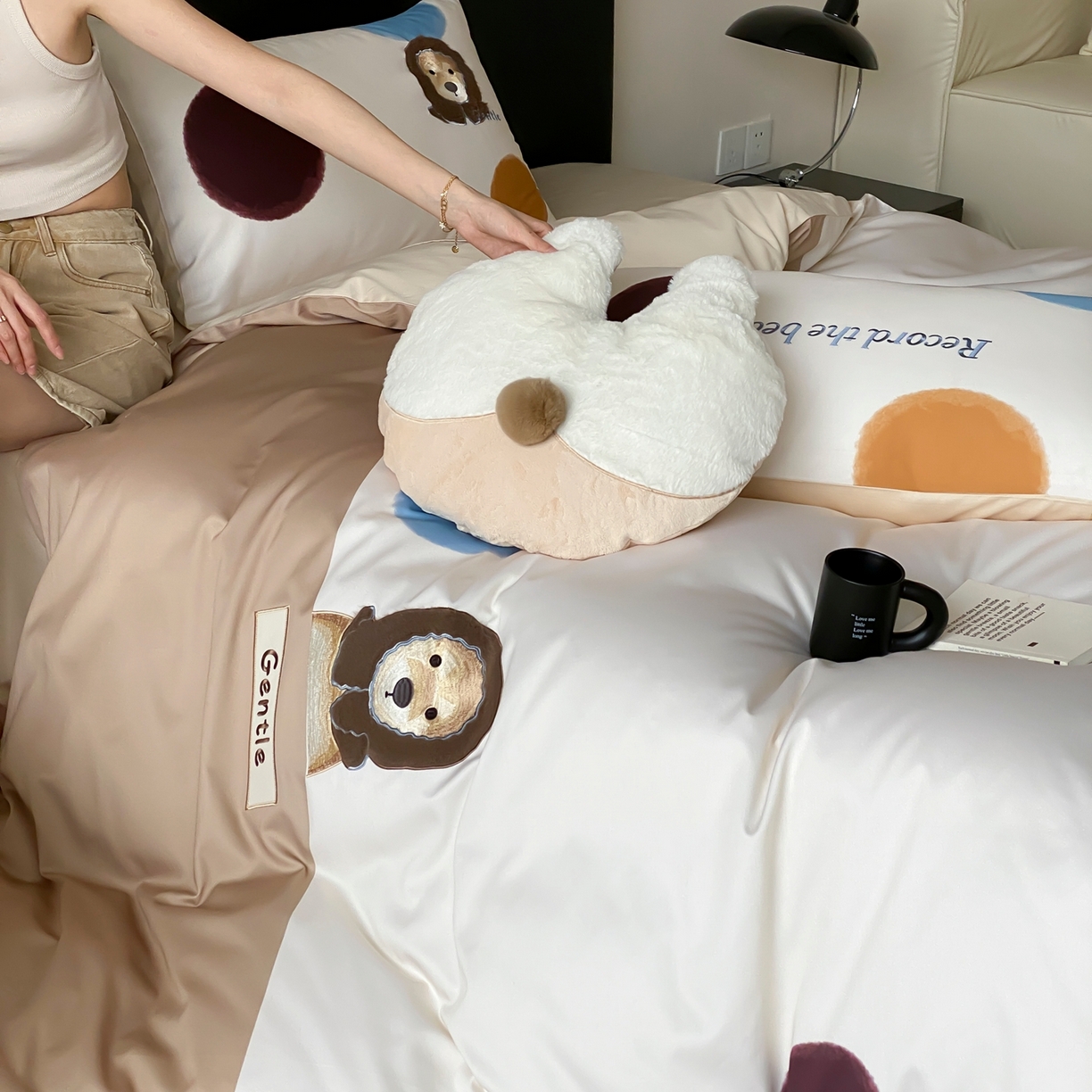 91家纺网 家纺一手货源 找家纺 （总）初拾 2025新款100s全棉治愈系卡通四件套-波点小柴（会员减20）