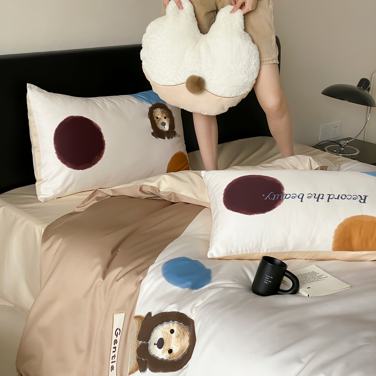 91家纺网 家纺一手货源 找家纺 （总）初拾 2025新款100s全棉治愈系卡通四件套-波点小柴（会员减20）