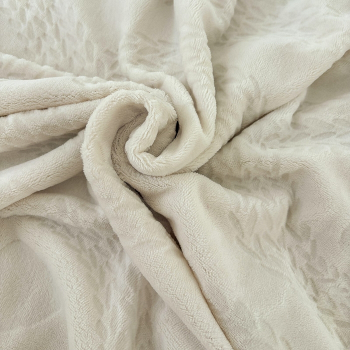 91家纺网 家纺一手货源 找家纺 （总）潮邦创意家居 2025雕花牛奶绒压线毛毯-柔缦雕花