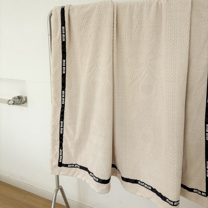 91家纺网 家纺一手货源 找家纺 （总）潮邦创意家居 2025雕花牛奶绒压线毛毯-柔缦雕花