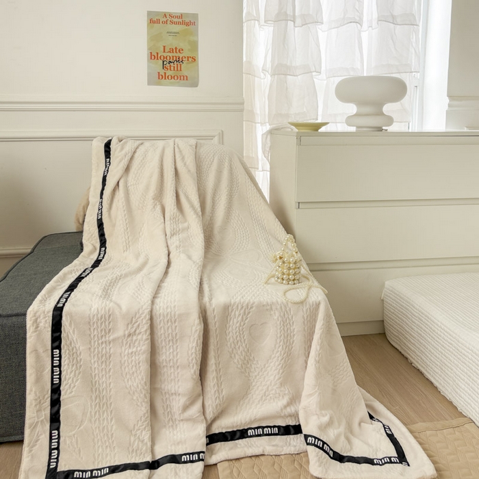 91家纺网 家纺一手货源 找家纺 （总）潮邦创意家居 2025雕花牛奶绒压线毛毯-柔缦雕花