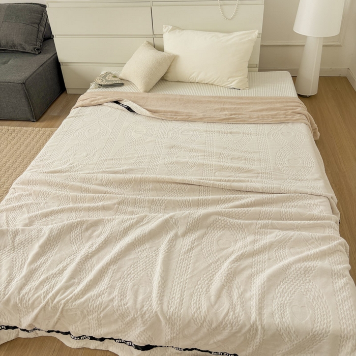 91家纺网 家纺一手货源 找家纺 （总）潮邦创意家居 2025雕花牛奶绒压线毛毯-柔缦雕花