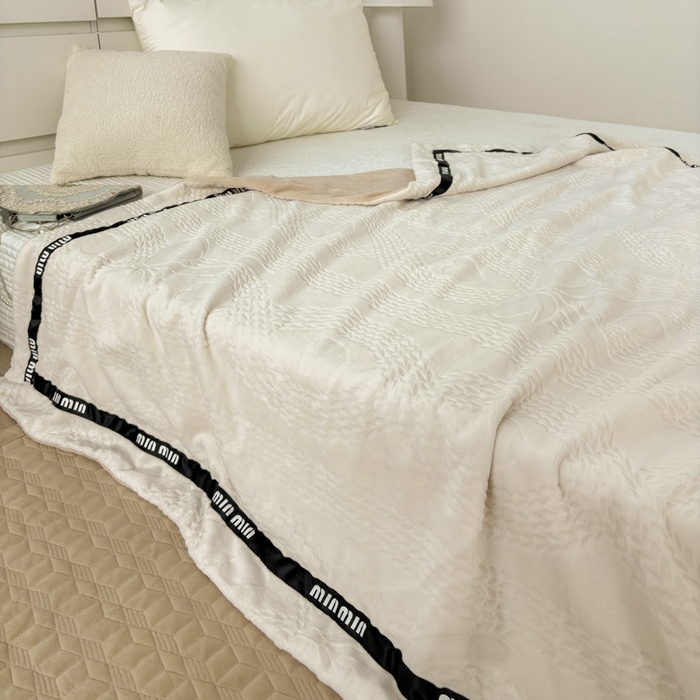 91家纺网 家纺一手货源 找家纺 （总）潮邦创意家居 2025雕花牛奶绒压线毛毯-柔缦雕花