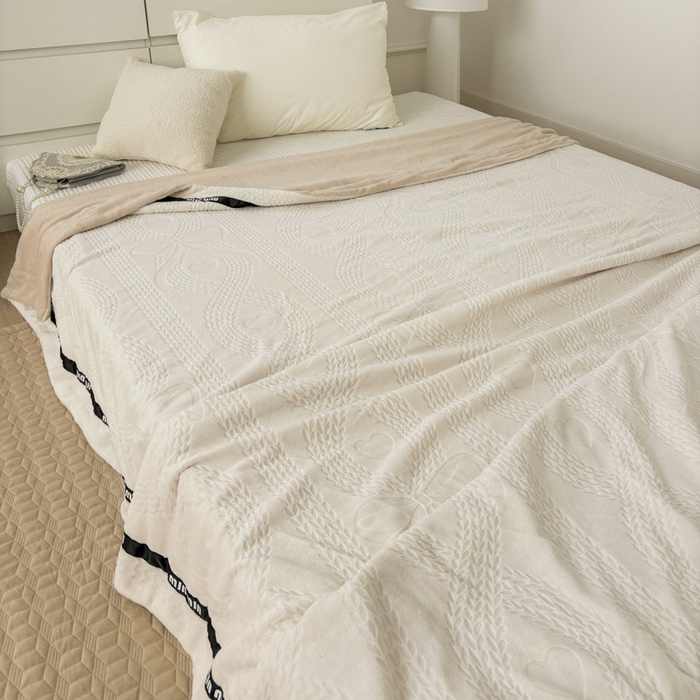 91家纺网 家纺一手货源 找家纺 （总）潮邦创意家居 2025雕花牛奶绒压线毛毯-柔缦雕花