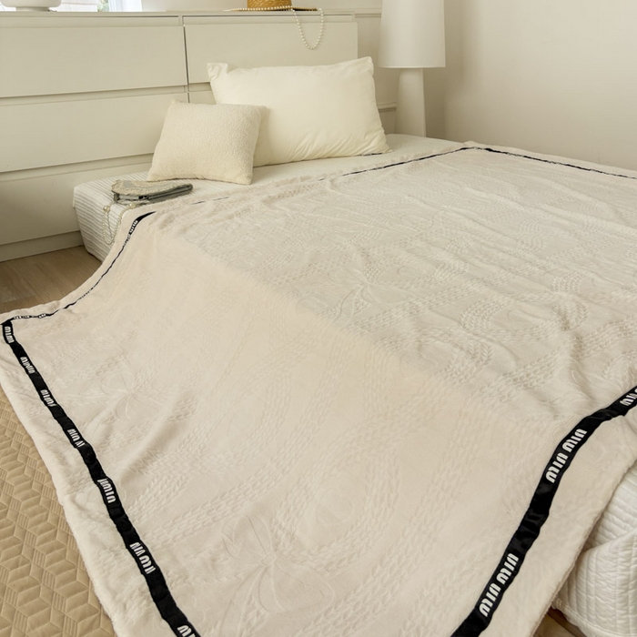 91家纺网 家纺一手货源 找家纺 （总）潮邦创意家居 2025雕花牛奶绒压线毛毯-柔缦雕花