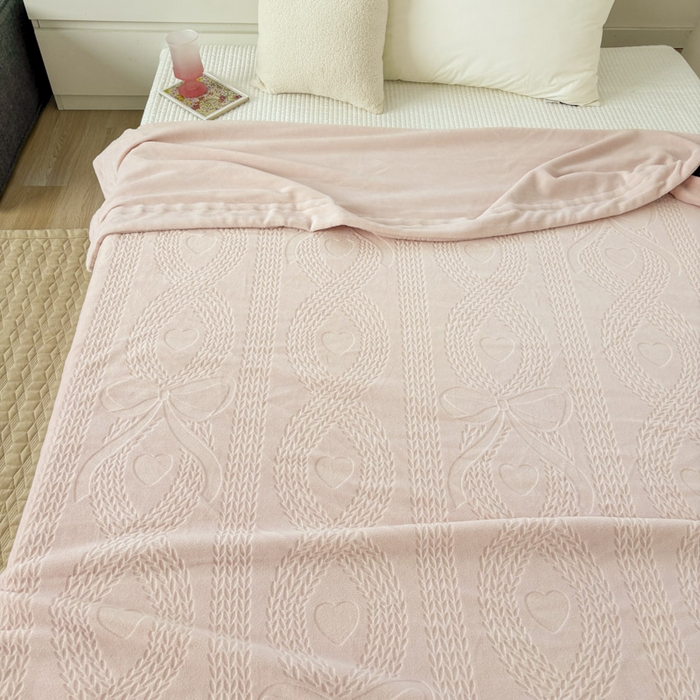 91家纺网 家纺一手货源 找家纺 潮邦创意家居 2025雕花牛奶绒压线毛毯-柔缦雕花 柔缦雕花-粉色