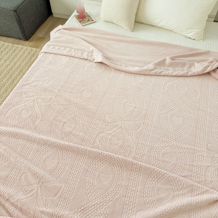 91家纺网 家纺一手货源 找家纺 潮邦创意家居 2025雕花牛奶绒压线毛毯-柔缦雕花 柔缦雕花-粉色