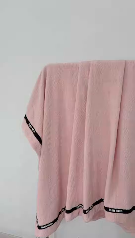 91家纺网 家纺一手货源 找家纺 潮邦创意家居 2025雕花牛奶绒压线毛毯-柔缦雕花 柔缦雕花-粉色