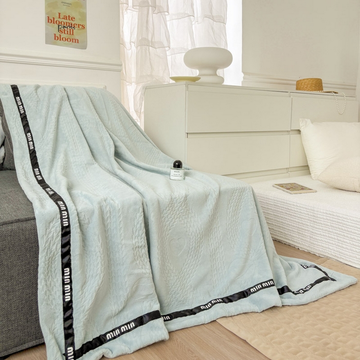 潮邦创意家居 2025雕花牛奶绒压线毛毯-柔缦雕花 柔缦雕花-水蓝