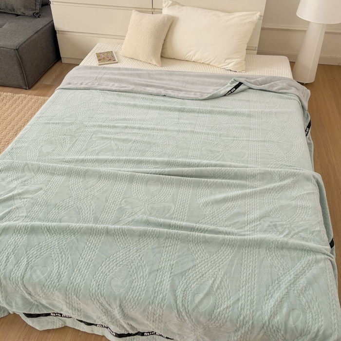 91家纺网 家纺一手货源 找家纺 潮邦创意家居 2025雕花牛奶绒压线毛毯-柔缦雕花 柔缦雕花-水蓝