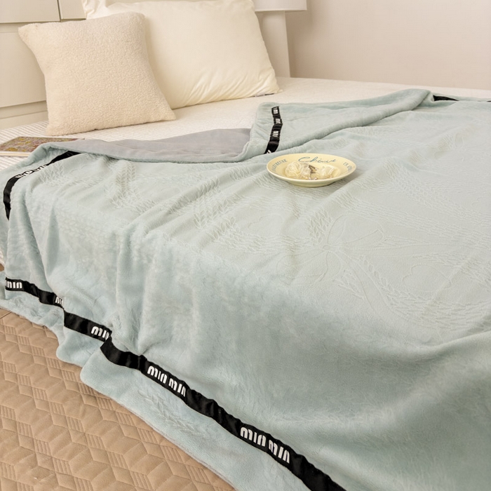 91家纺网 家纺一手货源 找家纺 潮邦创意家居 2025雕花牛奶绒压线毛毯-柔缦雕花 柔缦雕花-水蓝