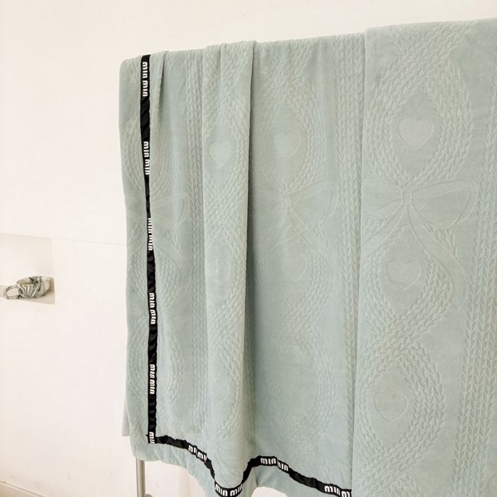 91家纺网 家纺一手货源 找家纺 潮邦创意家居 2025雕花牛奶绒压线毛毯-柔缦雕花 柔缦雕花-水蓝