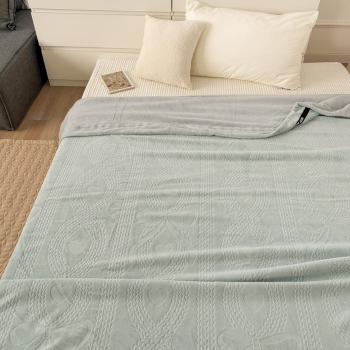 91家纺网 家纺一手货源 找家纺 潮邦创意家居 2025雕花牛奶绒压线毛毯-柔缦雕花 柔缦雕花-水蓝