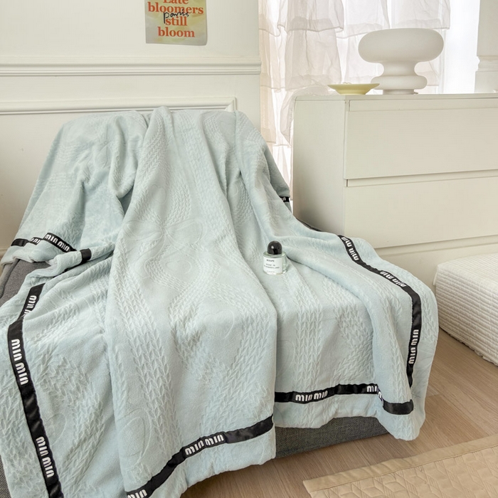 91家纺网 家纺一手货源 找家纺 潮邦创意家居 2025雕花牛奶绒压线毛毯-柔缦雕花 柔缦雕花-水蓝