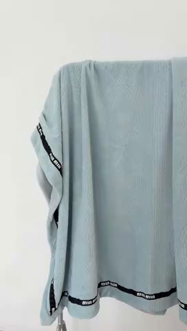 91家纺网 家纺一手货源 找家纺 潮邦创意家居 2025雕花牛奶绒压线毛毯-柔缦雕花 柔缦雕花-水蓝