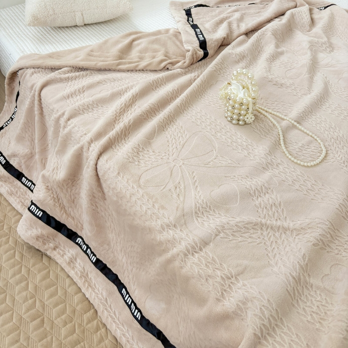 91家纺网 家纺一手货源 找家纺 潮邦创意家居 2025雕花牛奶绒压线毛毯-柔缦雕花 柔缦雕花-玉色